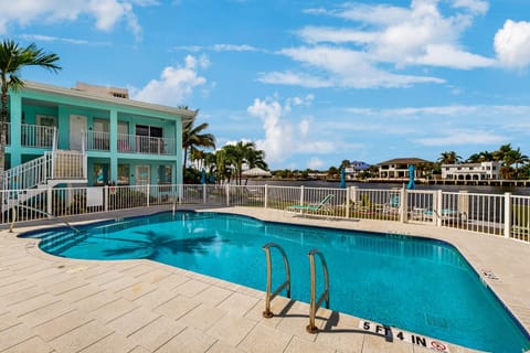 Aloha Beach Holiday Hotel in Pompano Beach