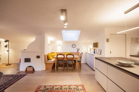 Kitchen or kitchenette, Seating area, Dining area