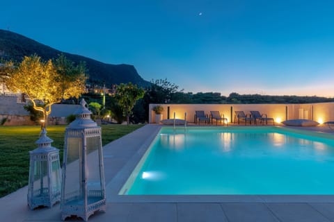 Patio, Natural landscape, Mountain view, Pool view, Swimming pool, Sunset, sunbed