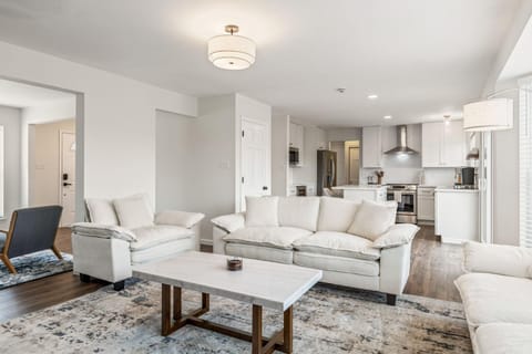Living room, Photo of the whole room, Seating area