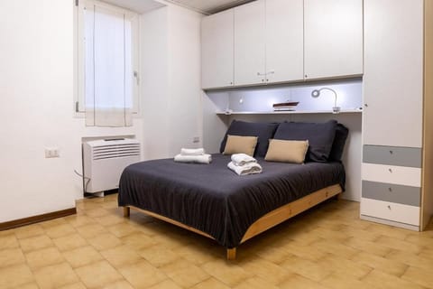 Bed, towels, wardrobe