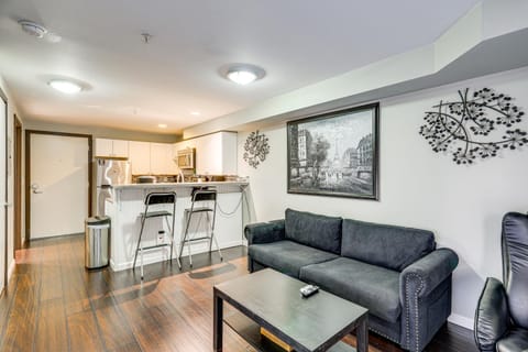 Walkable Belltown Hub! 3rd-Floor Montreux Condo Apartment in Belltown