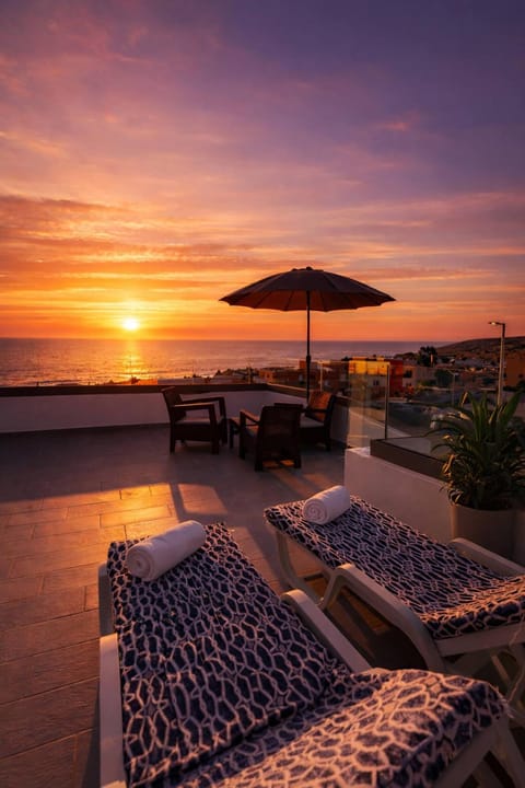 View (from property/room), Balcony/Terrace, Seating area, Sea view, Sunrise, Sunset