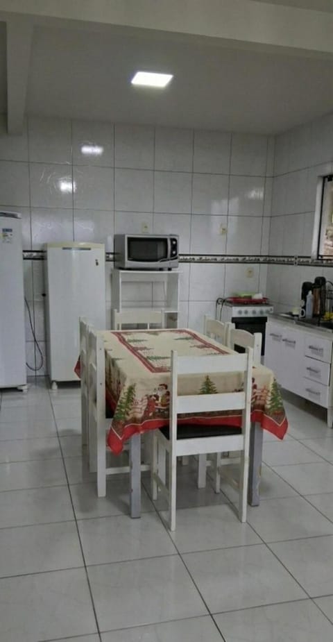 Kitchen or kitchenette, Dining area, microwave, oven, pet friendly, stove