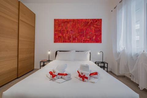 Bed, Photo of the whole room, Bedroom, towels, wardrobe