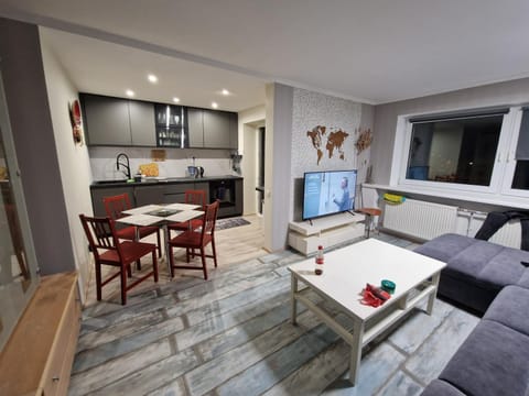 TV and multimedia, Seating area, Dining area