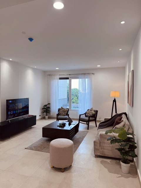 Communal lounge/ TV room, TV and multimedia, Living room, Seating area, Evening entertainment