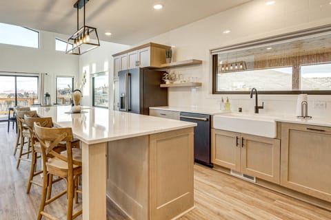 1 Mi to Granby Ranch Luxe Home with Mtn Views! House in Granby