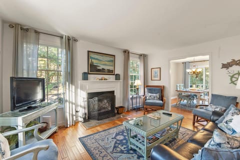 Cottage on the Hill House in Roanoke Island