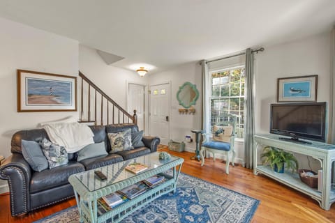 Cottage on the Hill House in Roanoke Island