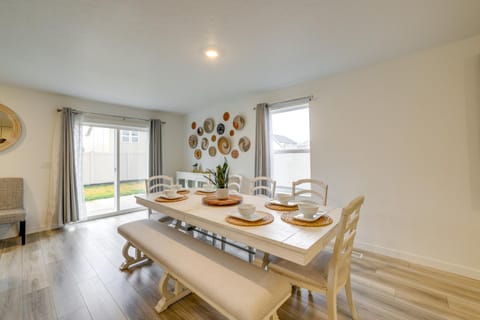 Newly Built Home with Yard, 4 Mi to Dtwn Caldwell! House in Caldwell