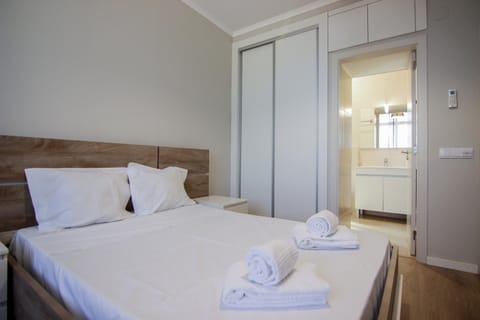 Bed, Bedroom, towels, wardrobe
