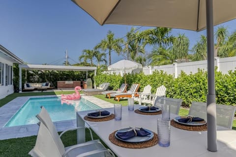 Luxury Home with Heated Pool close to beaches House in Hillsboro Beach