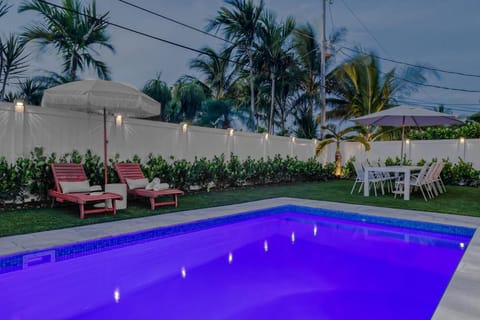 Luxury Home with Heated Pool close to beaches House in Hillsboro Beach