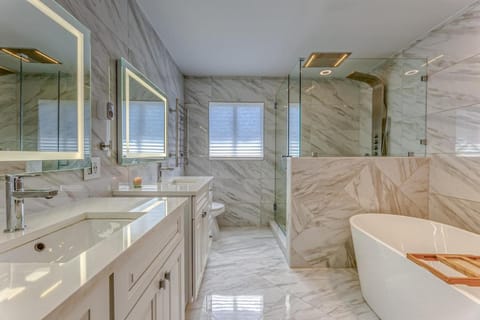 Luxury Home with Heated Pool close to beaches House in Hillsboro Beach