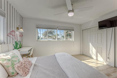 Luxury Home with Heated Pool close to beaches House in Hillsboro Beach