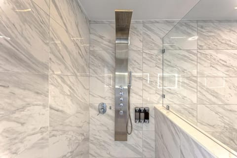 Luxury Home with Heated Pool close to beaches House in Hillsboro Beach