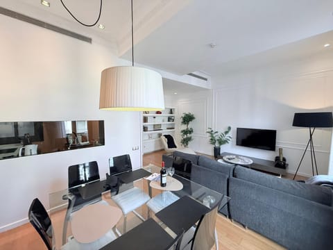 Communal lounge/ TV room, TV and multimedia, Living room, Dining area, air conditioner