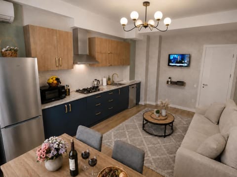 TV and multimedia, Kitchen or kitchenette, Living room, Dining area, minibar, oven