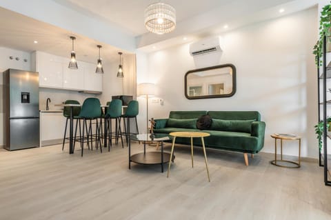 Kitchen or kitchenette, Decorative detail, Seating area