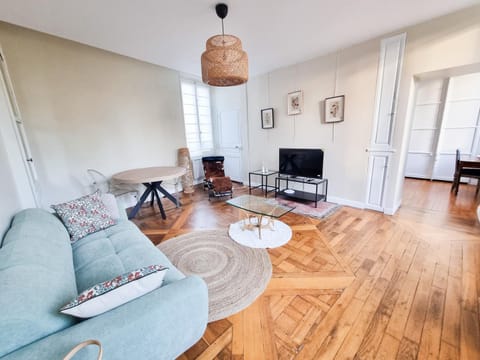 Communal lounge/ TV room, Living room, Dining area