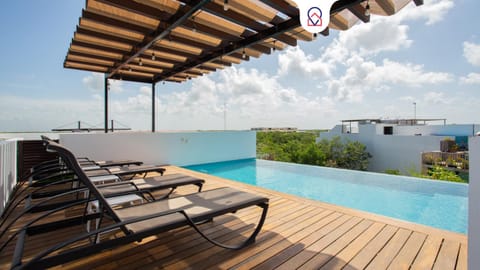 Balcony/Terrace, Swimming pool, Swimming pool, sunbed