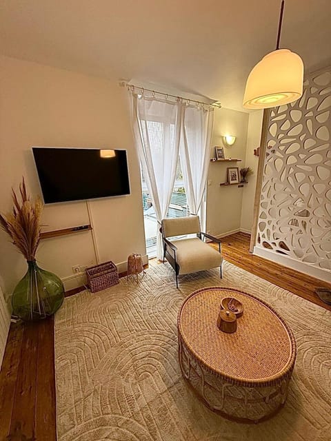 Communal lounge/ TV room, Living room
