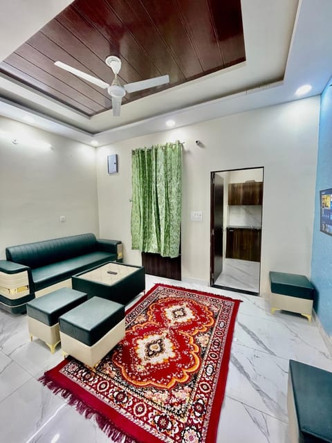 ZenRoofs - 3 BHK Cozy Flat Apartment in Jaipur