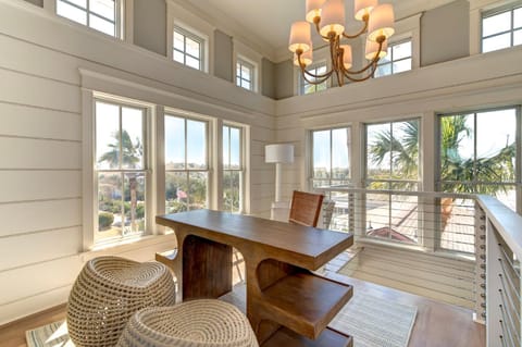 Luxury Ocean Blvd. POOL/HOT TUB, PUTTING GREEN, ROOF TOP House in Isle of Palms