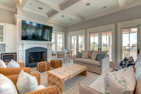 Luxury Ocean Blvd. POOL/HOT TUB, PUTTING GREEN, ROOF TOP House in Isle of Palms