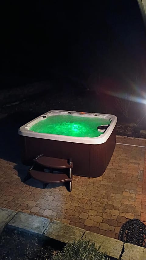 Cliffside Cottage House in Mansfield