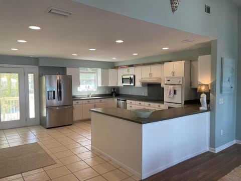 Captain's View-Bayfront-Private Dock House in Saint George Island