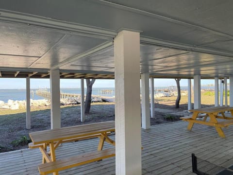 Captain's View-Bayfront-Private Dock House in Saint George Island