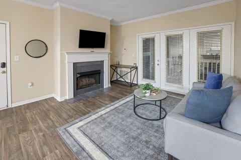 Cozy Retreat w Balcony & Modern Comforts Apartment in Homewood