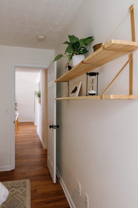 "The Dawning House" - Peaceful Modern Stay w/ Yard House in Georgetown