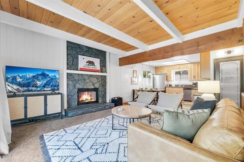 Arrowbear Retreat - EV Charging, Generator, Arcade House in Arrowbear Lake