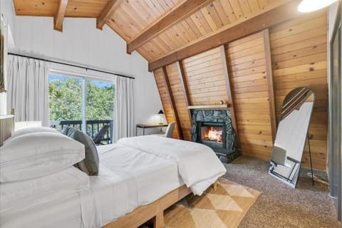 Arrowbear Retreat - EV Charging, Generator, Arcade House in Arrowbear Lake