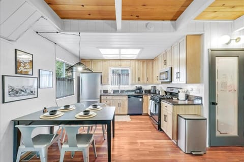 Arrowbear Retreat - EV Charging, Generator, Arcade House in Arrowbear Lake