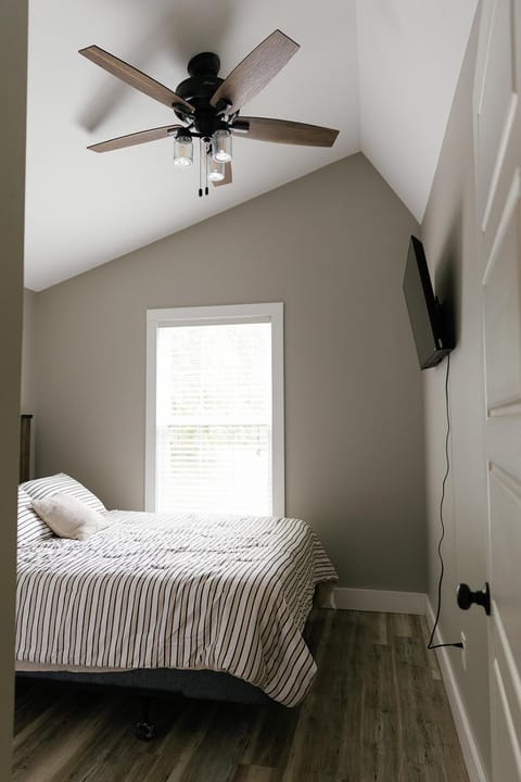 "Deer Creek Lodge" - Secluded Bourbon Trail Stay House in Lawrenceburg