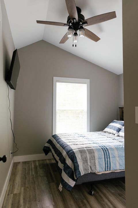 "Deer Creek Lodge" - Secluded Bourbon Trail Stay House in Lawrenceburg