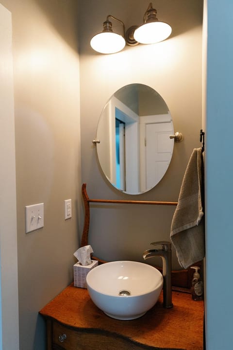 "Deer Creek Lodge" - Secluded Bourbon Trail Stay House in Lawrenceburg