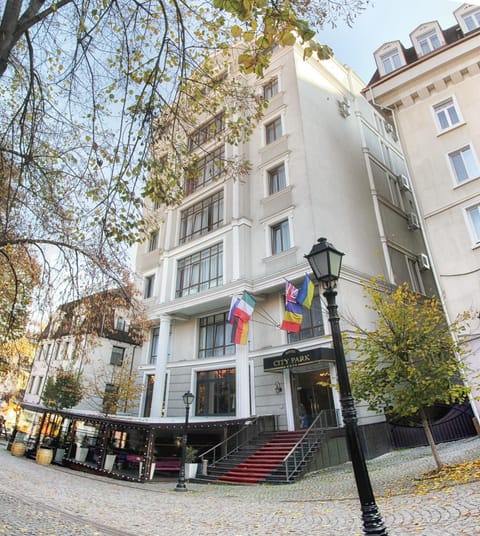 Facade/entrance