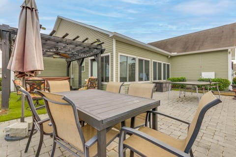 Community Pool! Family-Friendly Savannah Retreat House in Port Wentworth