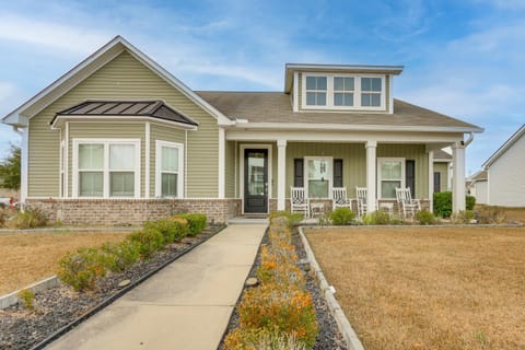 Community Pool! Family-Friendly Savannah Retreat House in Port Wentworth