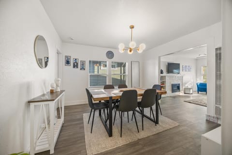 Charming Alameda Retreat Cozy 2BR with Private Yard House in Alameda