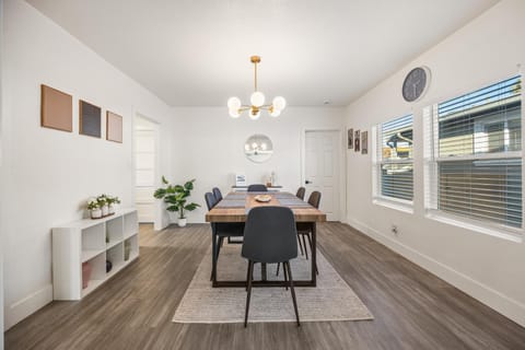 Charming Alameda Retreat Cozy 2BR with Private Yard House in Alameda