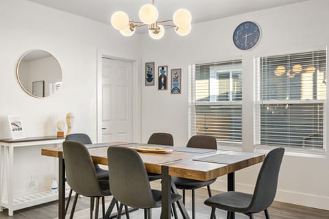 Charming Alameda Retreat Cozy 2BR with Private Yard House in Alameda