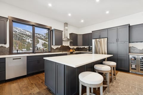 Day, Kitchen or kitchenette, Seating area, Mountain view, furniture