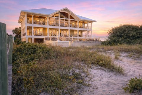The Gayosa House 9BR Beachfront Oasis with Private Pool & Hot Tub House in Romar Beach