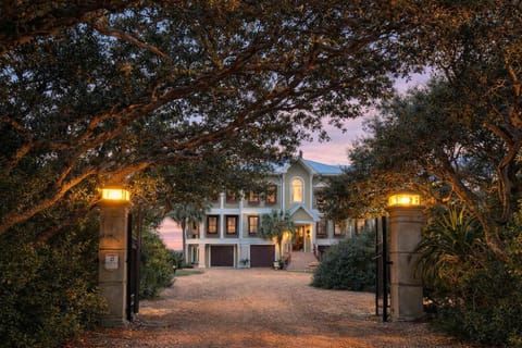 The Gayosa House 9BR Beachfront Oasis with Private Pool & Hot Tub House in Romar Beach